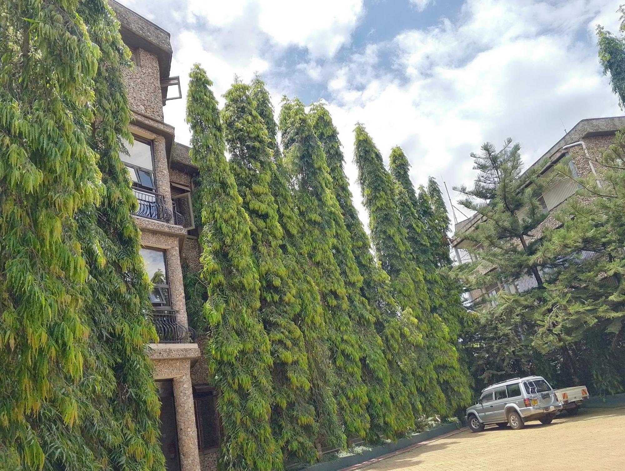 Discovery Courts Hotel Entebbe Exterior photo